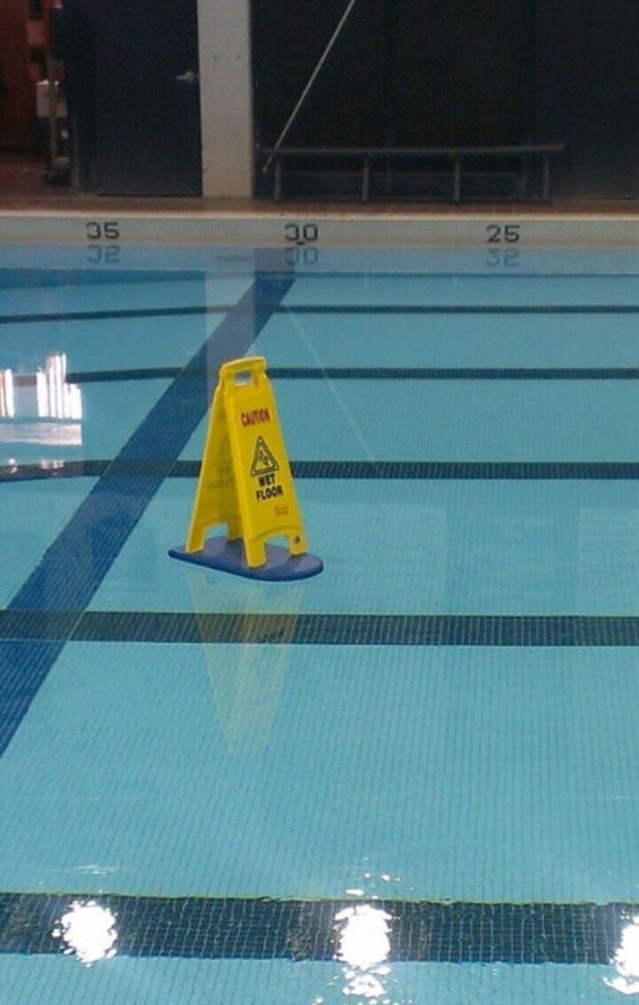 35 30 25 02 00 32 CAUTION WET FLOOR 