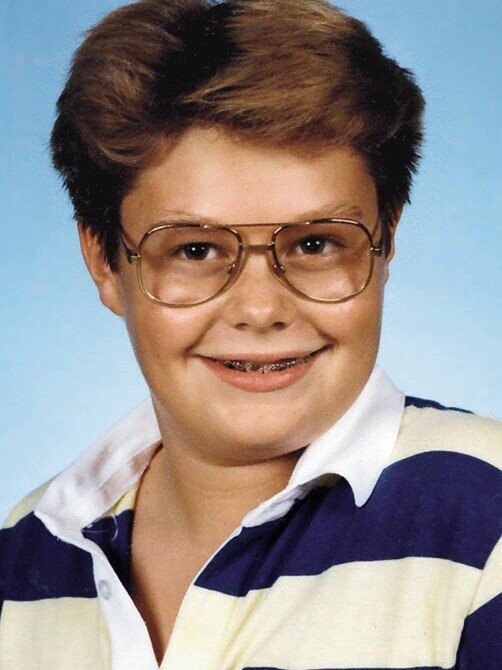 20 Celebrity Yearbook Photos That Are Pure Comedy Gold