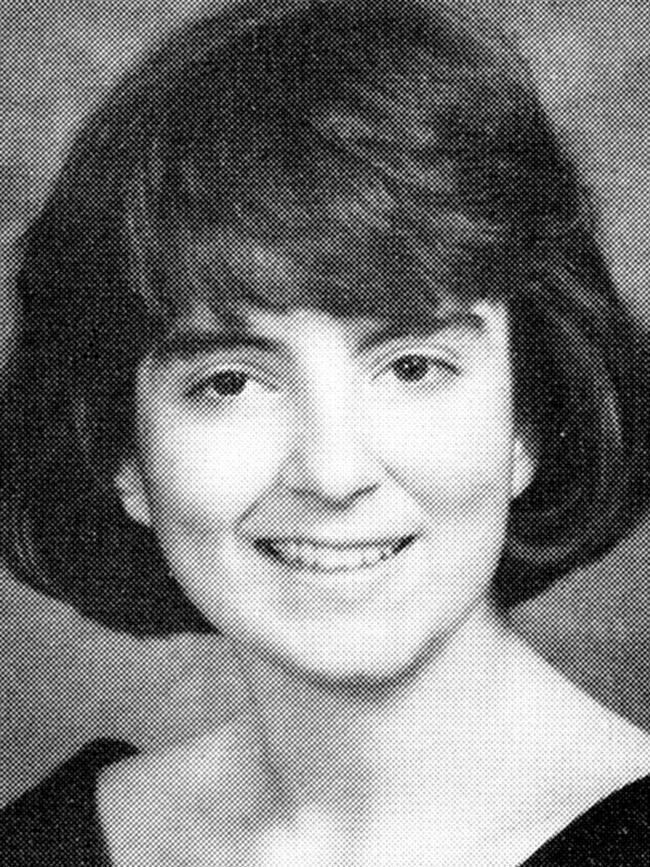 20 Celebrity Yearbook Photos That Are Pure Comedy Gold