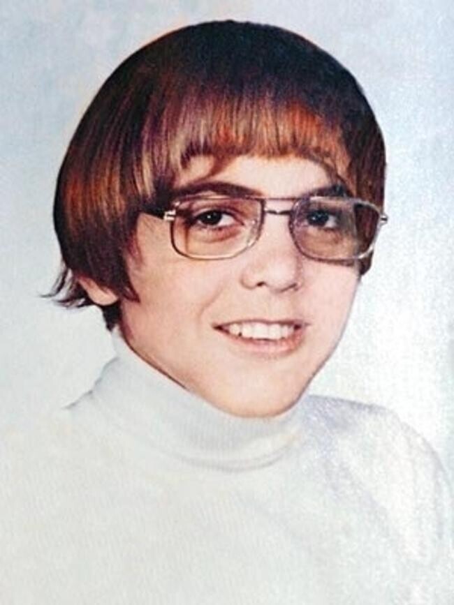 20 Celebrity Yearbook Photos That Are Pure Comedy Gold