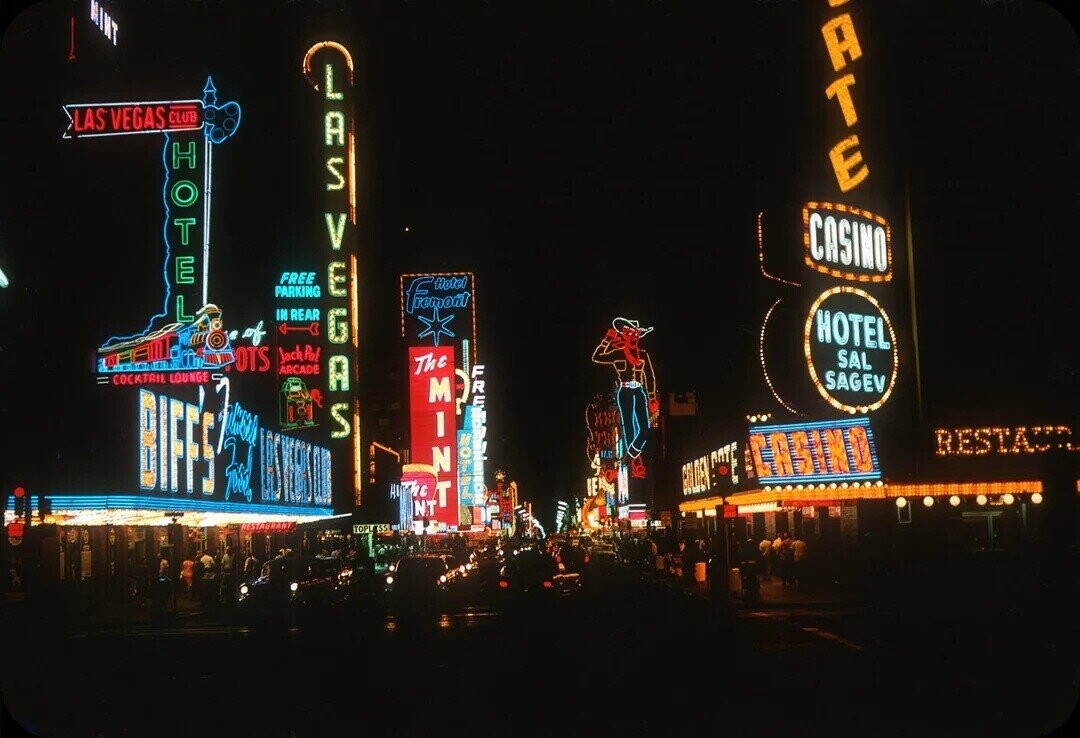 MINT LAS VEGAS CLUB ATE HOTEL CASINO FREE PARKING IN REAR HOTEL OTS Jack Pot ARCADE COCKTAIL LOUNGE L'ASV CORE SAL The SAGEV BIFFS VORT 1 S MINIT RESTAUR CASINO BE GOLDEN AOTE HD The NT RESTAURANT