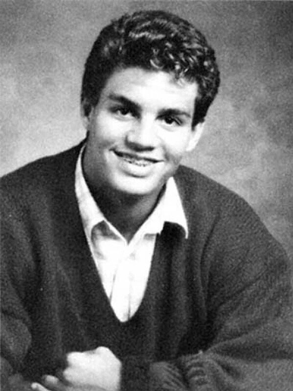 20 Celebrity Yearbook Photos That Are Pure Comedy Gold