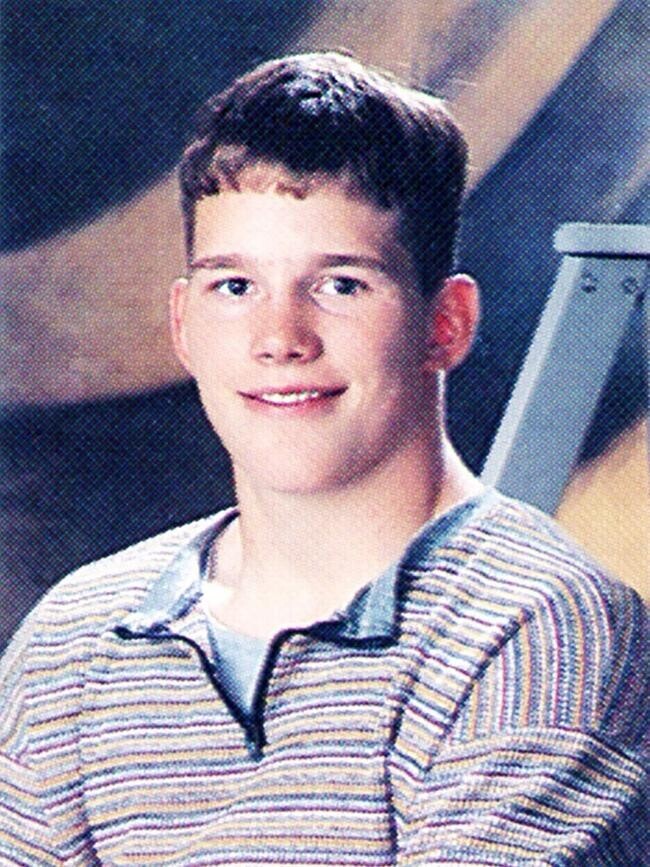 20 Celebrity Yearbook Photos That Are Pure Comedy Gold