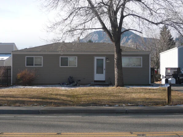 15 Sad Modern Homes Looking Like Lego for Adults