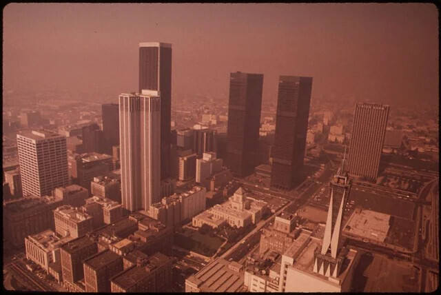 Photos of Smog-Filled Living from 1970s Los Angeles