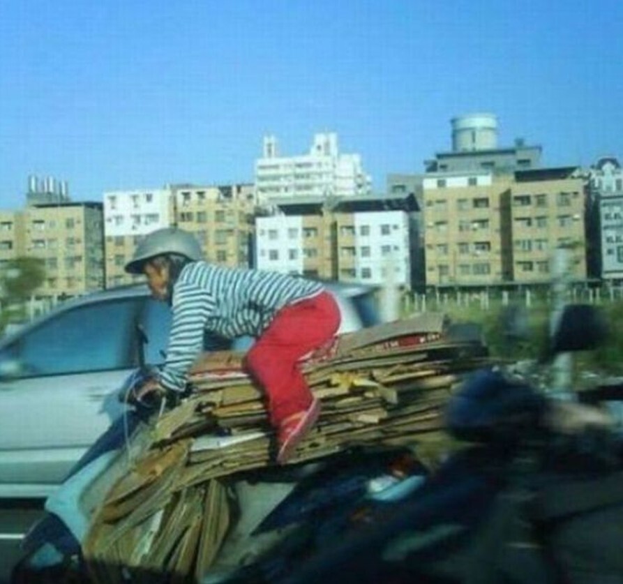 20 Photos Where an 'Eye Roll' is the Normal Reaction