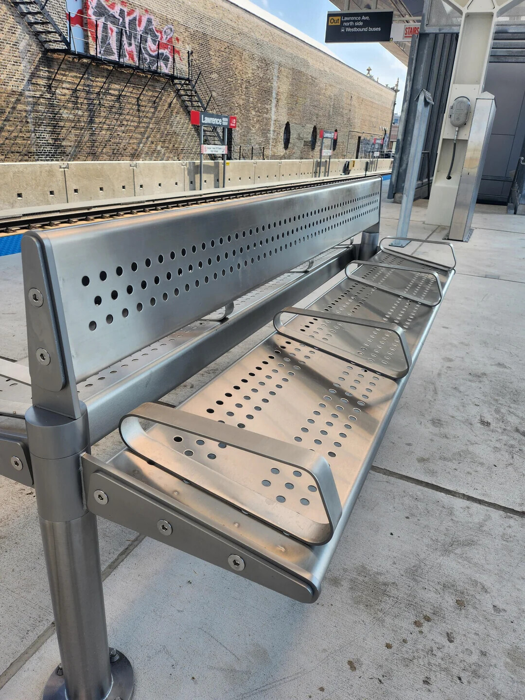 Lawrence Ave, Out north side = Westbound buses STAIRS Lawrence