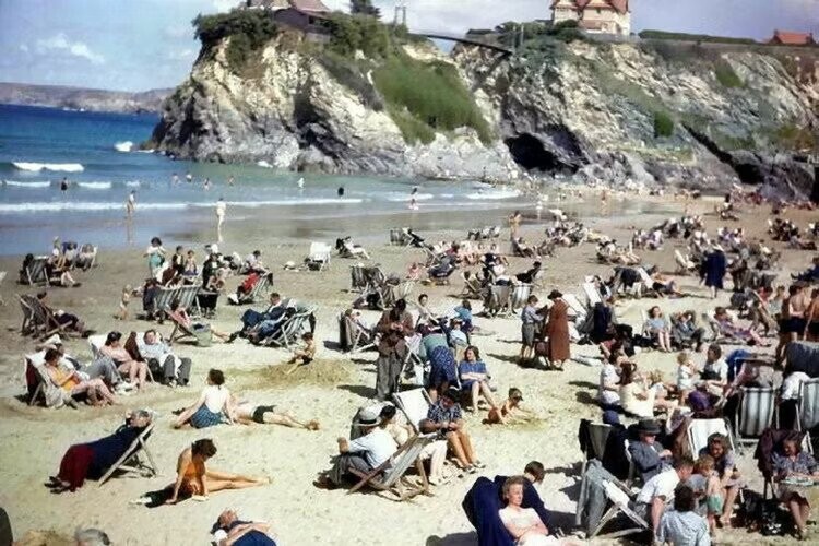 Historical ‘Time Travelers’ Allegedly Caught on Camera