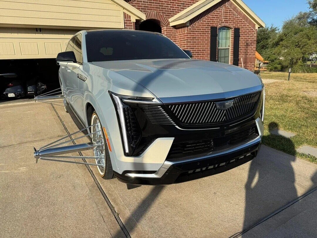 Custom Cars Showing That Taste is Sold Separately