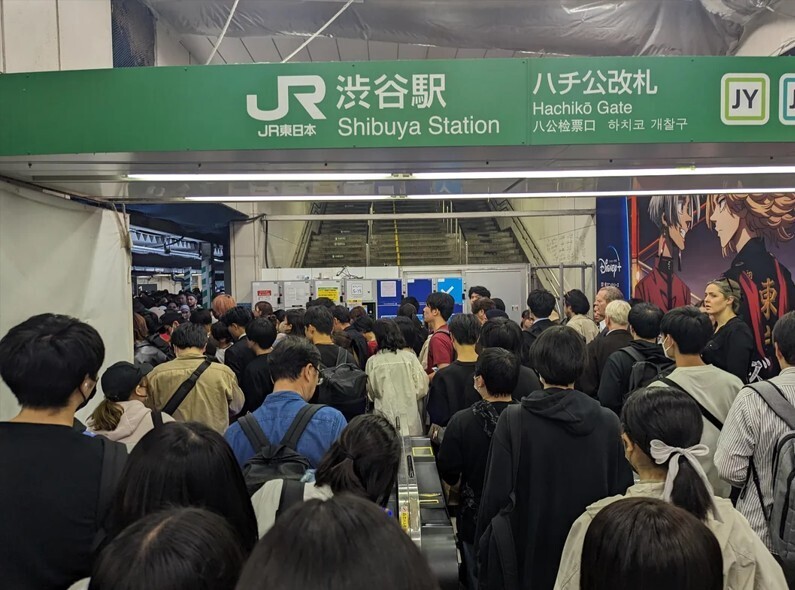 JR JY Hachikō Gate JR Shibuya Station deet 166 HERE