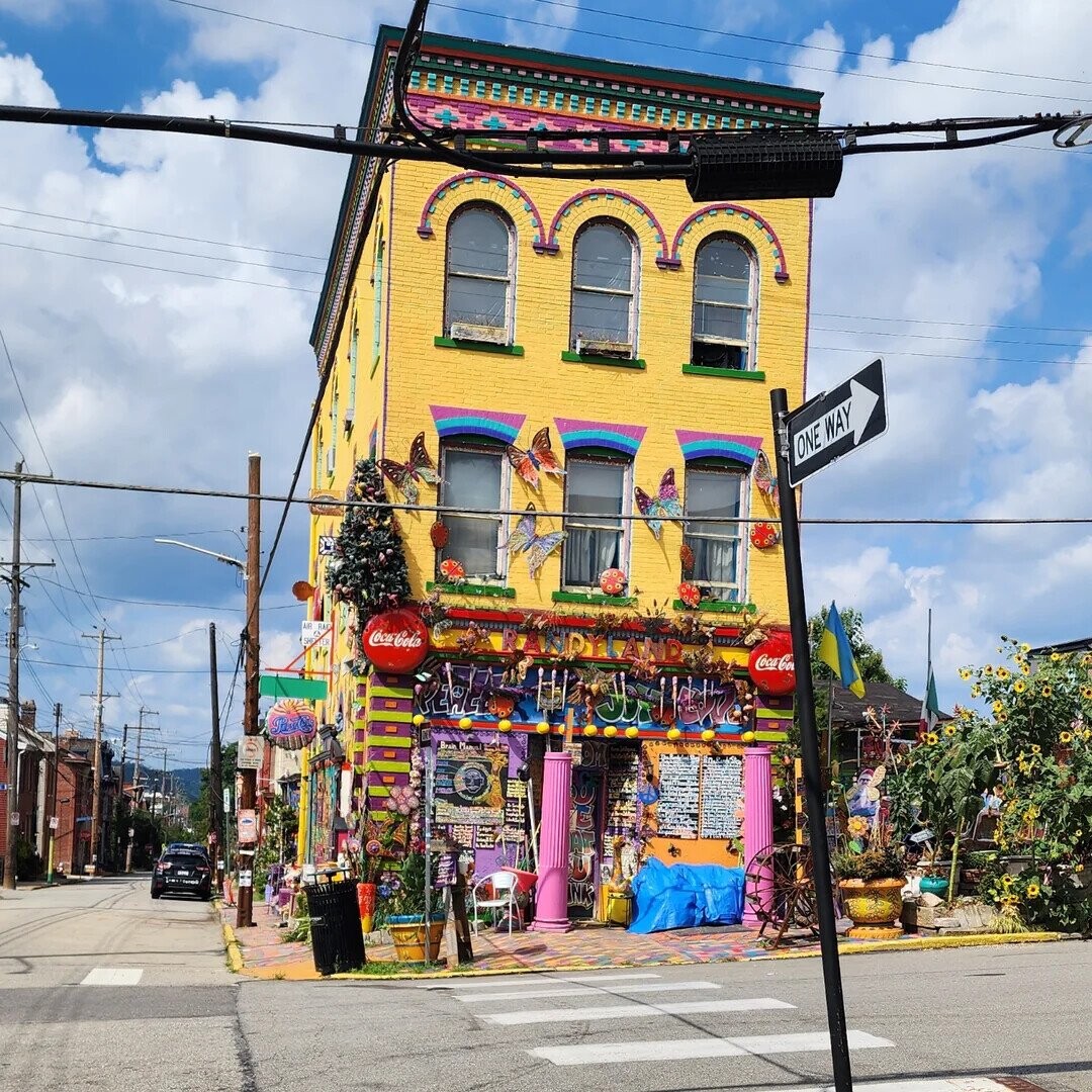 ONE WAY AR o RAID SHE Coca-Cola Coca-Co