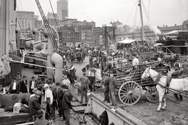 Historical ‘Time Travelers’ Allegedly Caught on Camera