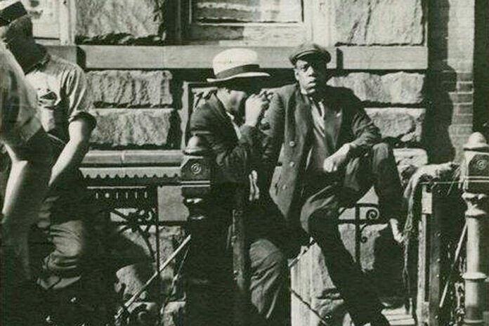 Historical ‘Time Travelers’ Allegedly Caught on Camera