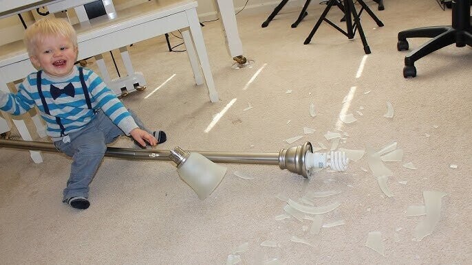 20 Photos Of Kids Right After They Broke Something