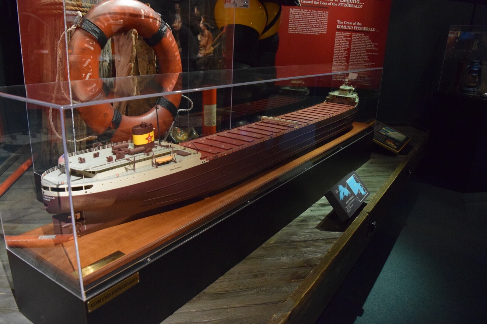 gend... Caused the Loss of the FITZGERALD? November 290 F the 1 of / il Nery's El 10 Y * U. The Crew of the laber the fl EDMUND FITZGERALD - the F of ZGERALD - UKEE 14 EDMUND FITZGERALD