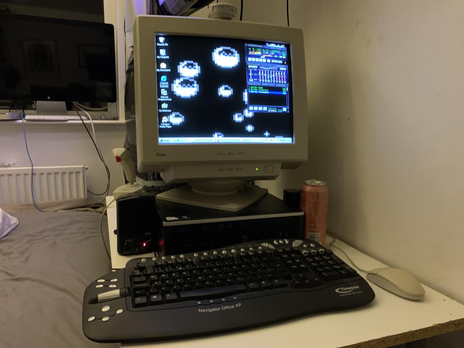 Reevela To M Computer My Documents Internal Explerer Network Neighberheed Ми Briefeate Windows Made Flavor Start Vision llaster 403 Avama JVC A-210 TYPHOON W WITH Navigator Office XP