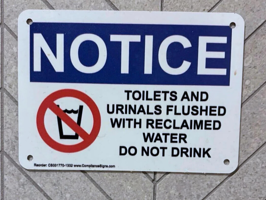 NOTICE TOILETS AND URINALS FLUSHED WITH RECLAIMED WATER DO NOT DRINK Reorder. CB331770-1332 www.ComplianceSigne.com