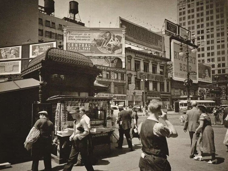 Historical ‘Time Travelers’ Allegedly Caught on Camera