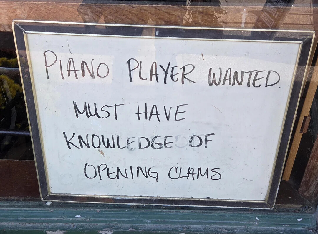 PIANO PLAYER WANTED MUST HAVE KNOWLEDGEDDF OPENING CLAMS