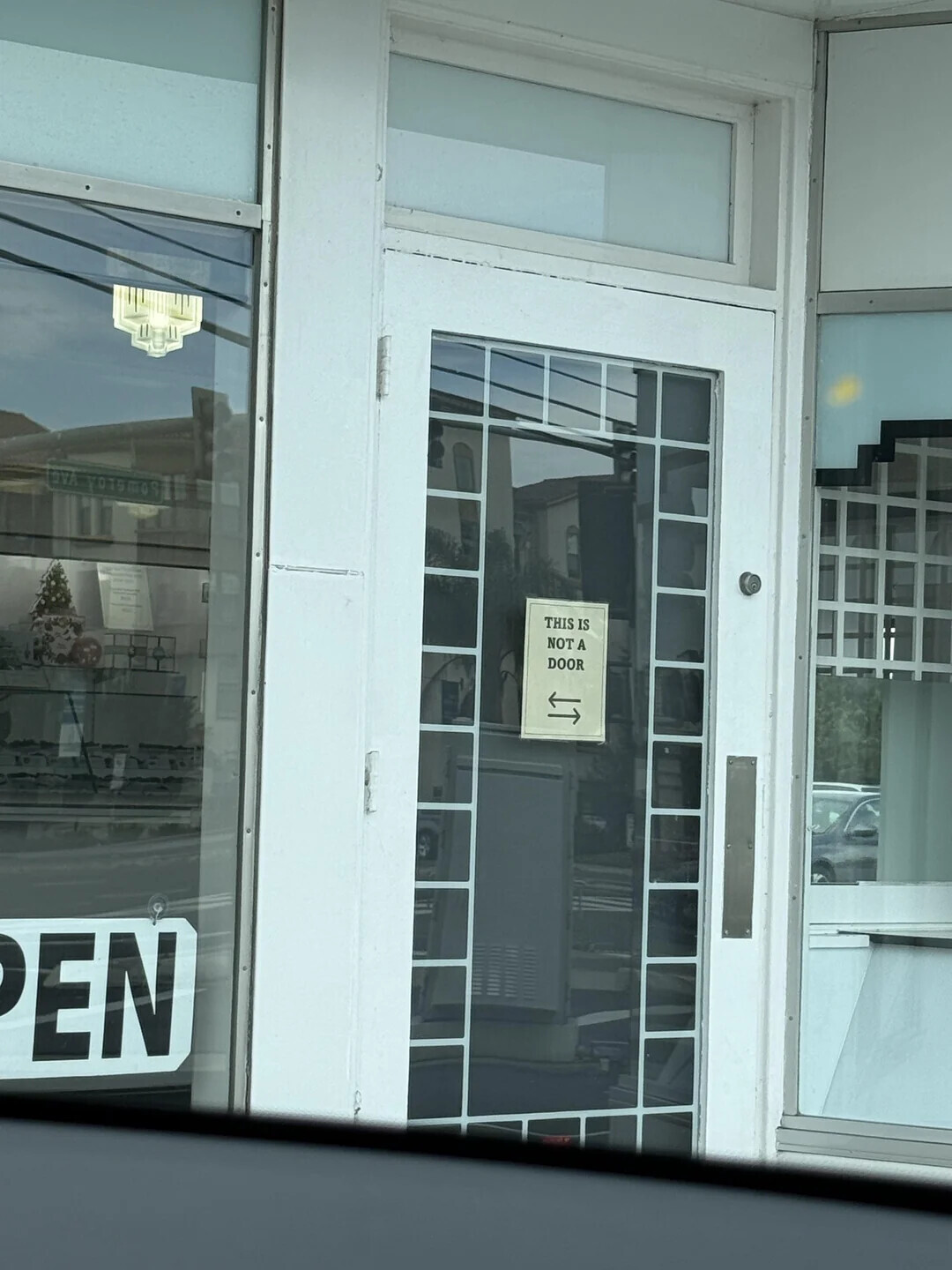 DVA VOTSMOS THIS IS NOT A DOOR EN