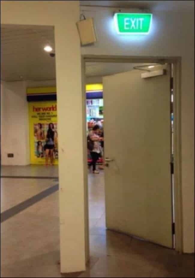 EXIT herworld ME - - 3 - - -