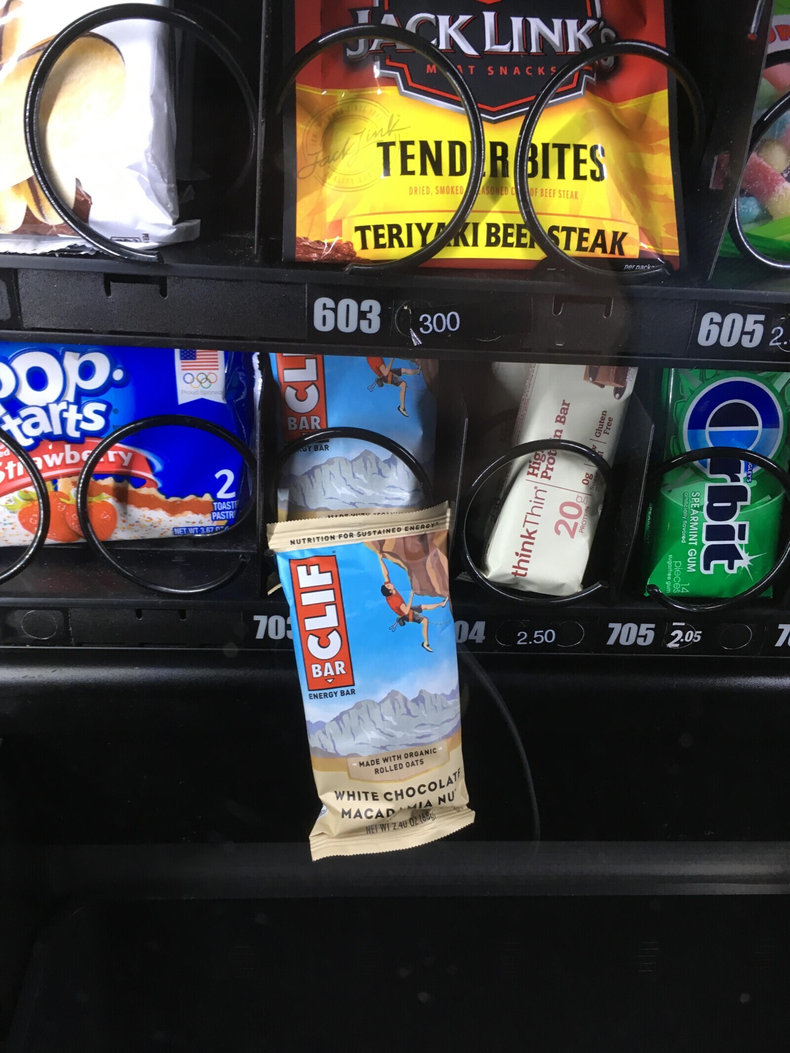 JACKLINK M T T SNACKS Freezjink un SINCE 19 TEND R BITES DRIED. SMOKED LASONED D OF BEEF STEAK Wilk TERIYART BEE STEAK per pack 603 300 605 2. op. Proud Sponso tarts CL BAR Free Gluten AGY BAR B wb ry rbit TV GLEY'S 2 Hig Prot n Bar 0g SPEARMINT GUM artificially flavored O TOASTE SPEARMINT PASTR NET WT:3.67 07 PROTEIN 20 NUTRITION FOR SUSTAINED ENERGY sugarfree gum pieces thinkThin® 14 70 04 705 2.50 2.05 7 CLIF BAR ENERGY BAR MADE WITH ORGANIC ROLLED OATS WHITE CHOCOLATE MACAD MIA NU