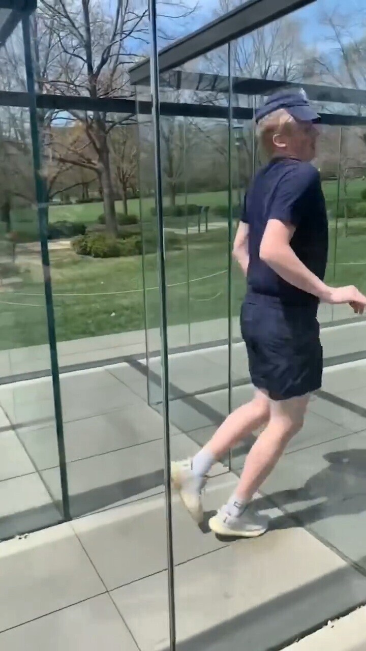 Photos Where Overconfidence Was Someone's Downfall