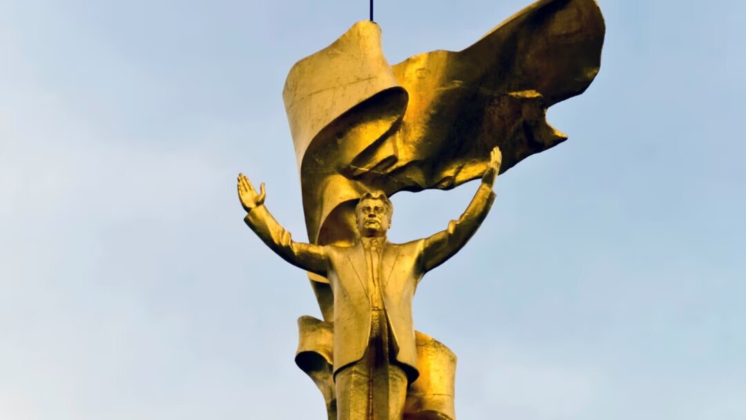 20 World Leaders Who Treated Their Countries Like ATMs