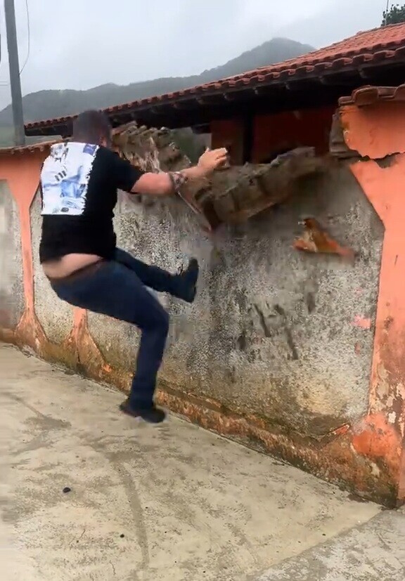 Photos Where Overconfidence Was Someone's Downfall