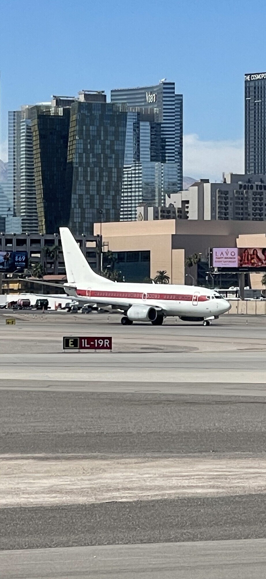 THE COSMOPO Vdara LAVO 869 PARTY SPURCH EYERN SATURDAY SLCOD 93002 1 E 1L-19R 