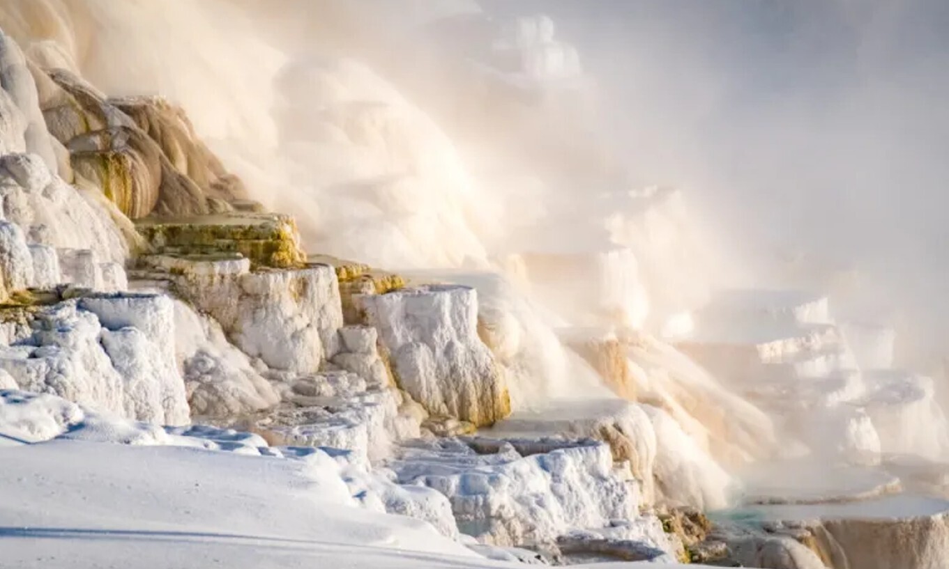 Striking Photos of Yellowstone, America's Unique Land