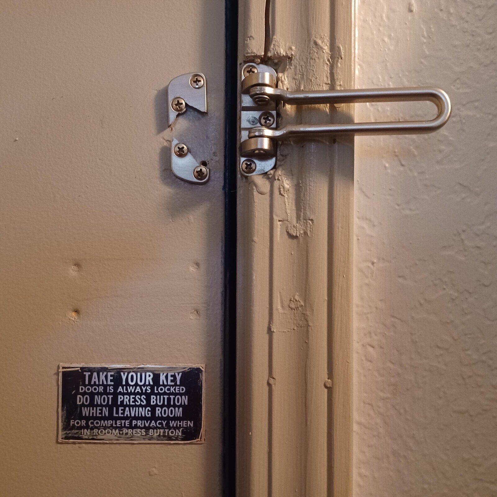 TAKE YOUR KEY DOOR IS ALWAYS LOCKED DO NOT PRESS BUTTON WHEN LEAVING ROOM FOR COMPLETE PRIVACY WHEN EIN ROOM-PRESS BUTTON 