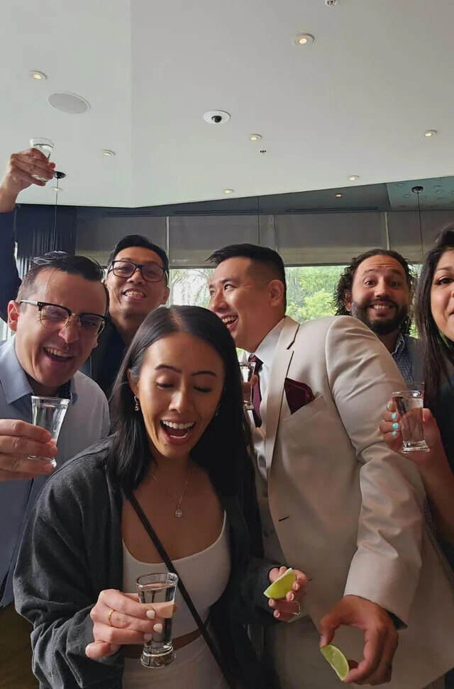 Photos Where We Don't Need Context to Understand