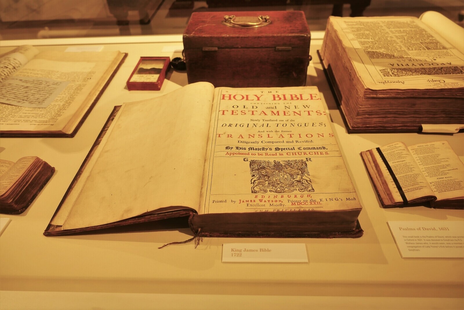 SV HAKSO Apocrypha. the THE HOLY BIBLE. THE OLD and NEW TESTAMENTS: Newly Tranflated out of the ORIGINAL TONGUES; And with the former TRANSLATIONS Diligently Compared and Revifed. xxij By his Majelty's Special C ommand. : the Appointed to be Read in CHURCHES EDINBURGH, the KING's Moft Printed by JAMES WATSON, Excellent Majefty. Printer XXII PRIVILEGTO Psalms of David, 1631 This small book is the Psalms Or David which was printer in Oxford in 1631 It was donated to Greyfriars by RG Wallace James who i would seem was a member congregation of Lady Yester' s Kirk before is joined King James Bible Greyfriars 1722