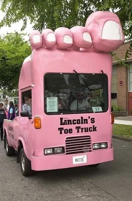 The C THE Le COFFEE - - ++++ 37 Lincoln's Toe Truck MRTOE