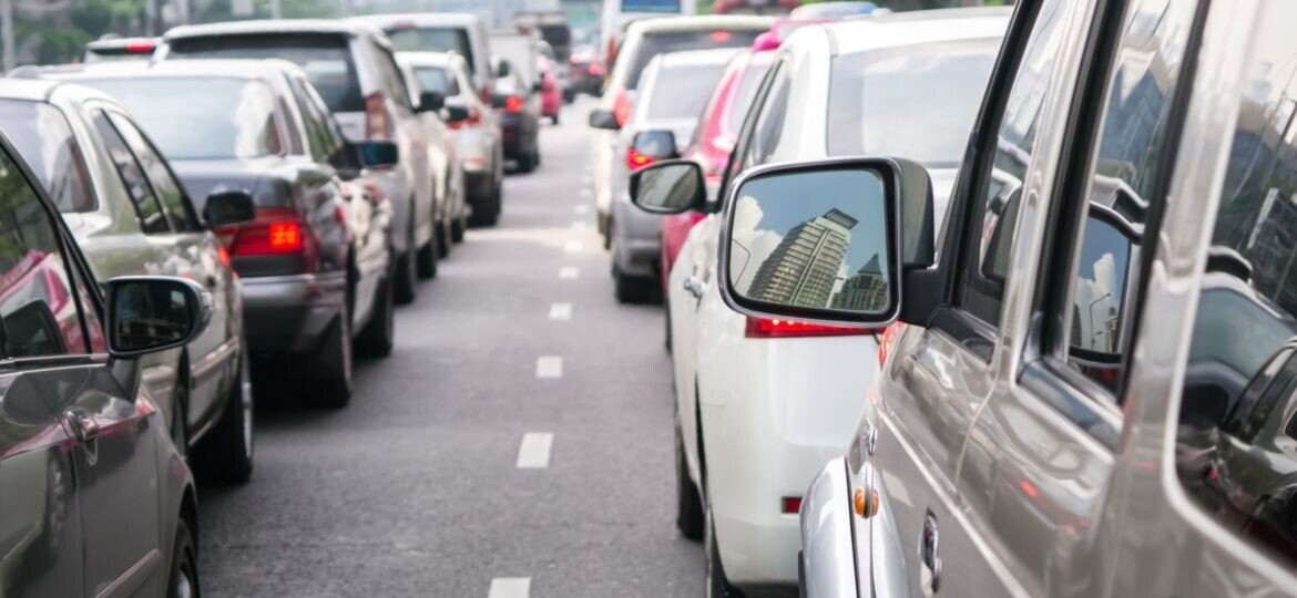 Things People Know Are Irritating And Do Anyway