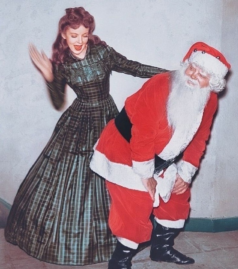 20 Santas That Won’t Be Going Home to Mrs. Clause