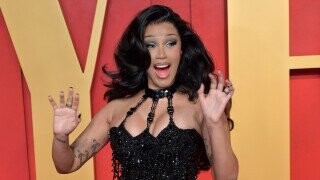 30 Airborne Bits of Trivia We Just Chucked at Your Unsuspecting Brain