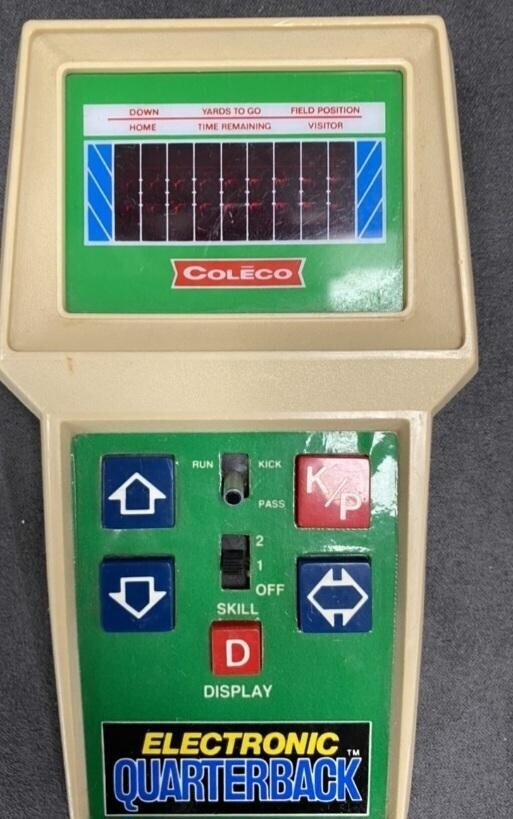 YARDS TO GO FIELD POSITION DOWN VISITOR HOME TIME REMAINING COLECO RUN KICK K PASS P 2 1 OFF SKILL D DISPLAY ELECTRONIC TM QUARTERBACK