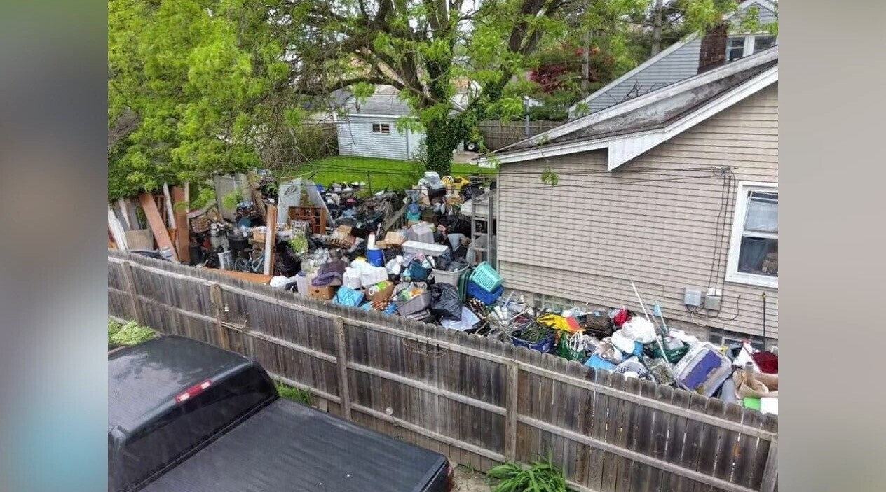 Hate Thy Neighbor: Photos Where That’s Deserved