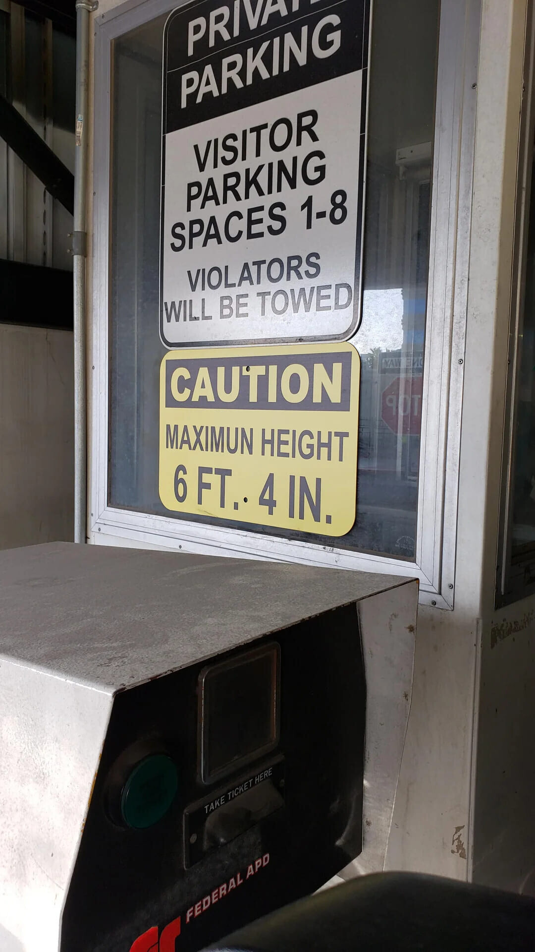 PRIVA PARKING VISITOR PARKING SPACES 1-8 VIOLATORS WILL BE TOWED CAUTION MAXIMUN HEIGHT 6 FT.. 4 IN. 90T TAKE TICKET HERE FEDERAL APD