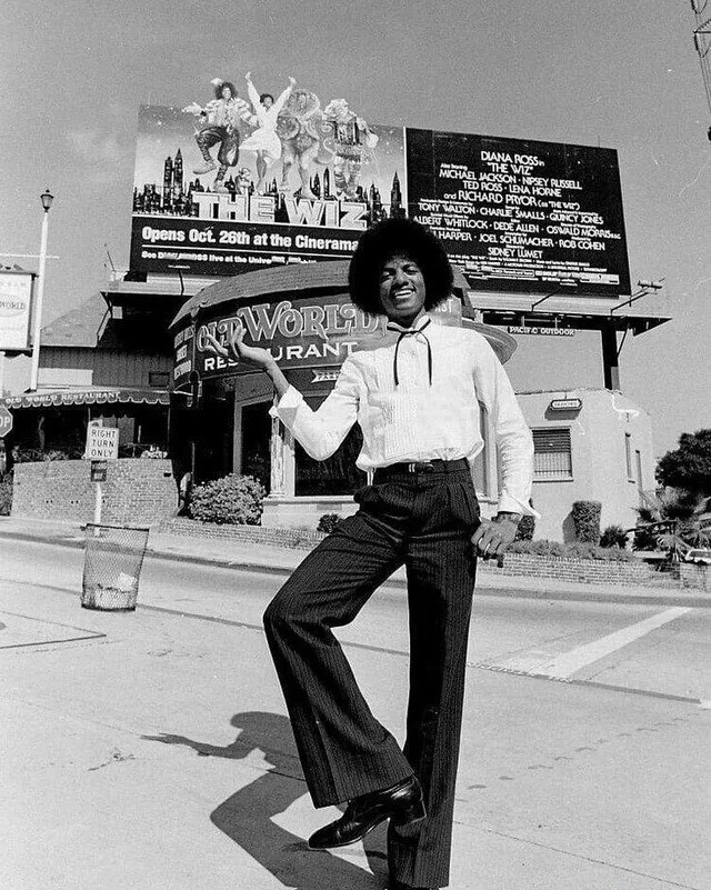 DIANA ROSS THE WIZ - MICHAEL JACKSON NISSEY RUSSELL TED ROSS LENA HORNE and RICHARD PRYOR Con never TONY WALTON - CHARLE SMALLS GUNCY JONES THE WIZ ALDERF WHITLOCK- DEDE ALLEN OSWALD MORNINAM HARPER JOEL SCHUMACHER -ROB COHEN Opens Oct. 26th at the Cinerama Team - SIDNEY - - LUMET - - - - - 1 - - I Goo Ilve at the Unive I أ PACIF C OUTDOOR WORLD B A CEP WORLD URANT REE RE 5 P RIGHT TURN ONLY