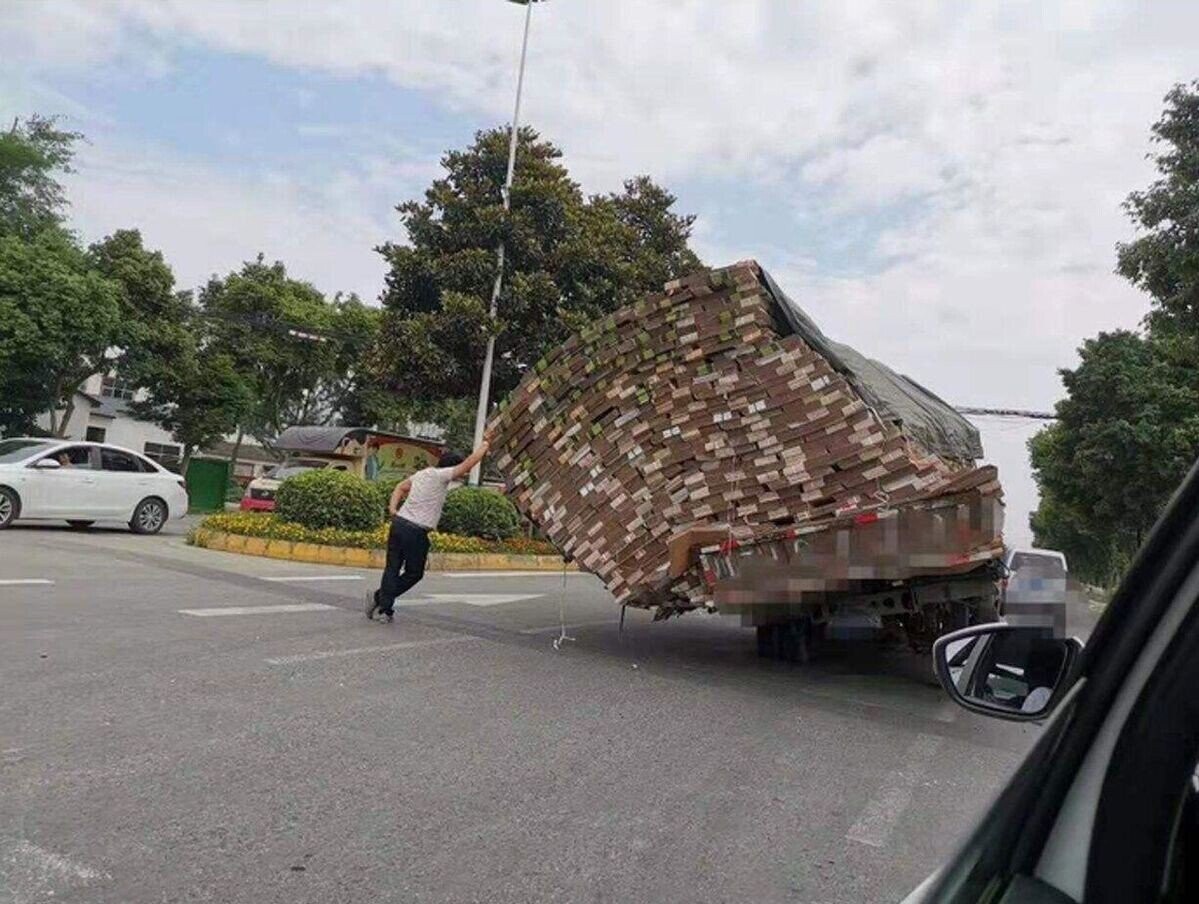 Photos Where You Notice the Chaos Right Away