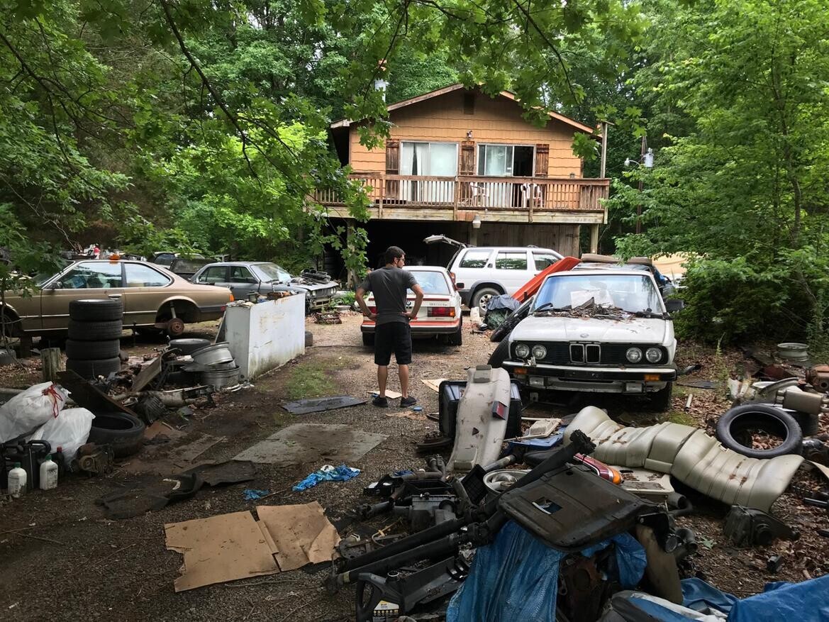 Hate Thy Neighbor: Photos Where That’s Deserved