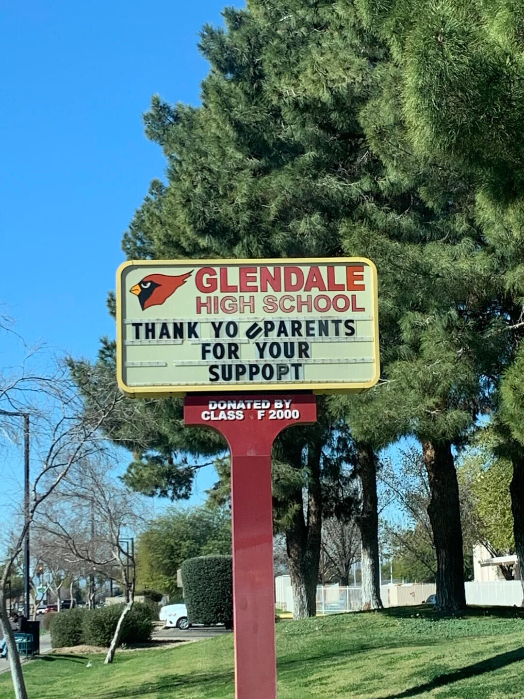 GLENDALE HIGH SCHOOL THANK YO ¿PARENTS FOR YOUR SUPPOPT DONATED BY CLASS F 2000
