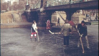 20 Photos of Real 1970s 'Horseplay' Outside