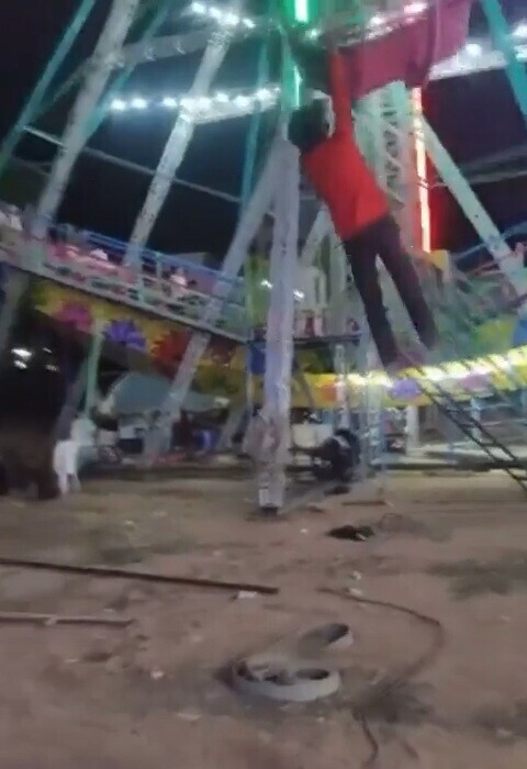 16 Photos Where Someone Should Have Asked For Help