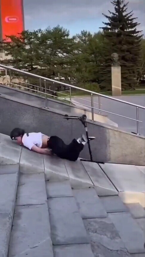 16 Photos Where Someone Should Have Asked For Help