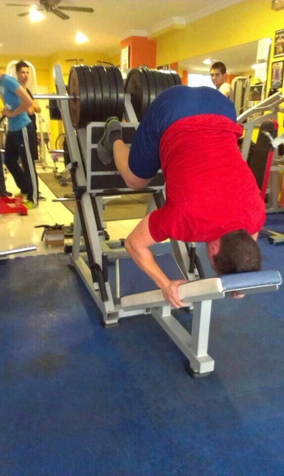 16 Photos Where Someone Should Have Asked For Help