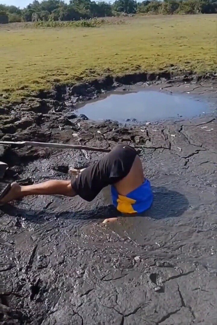 16 Photos Where Someone Should Have Asked For Help